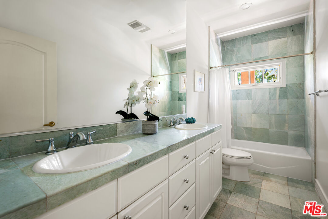 1707 Malcolm Ave Unit: PH400