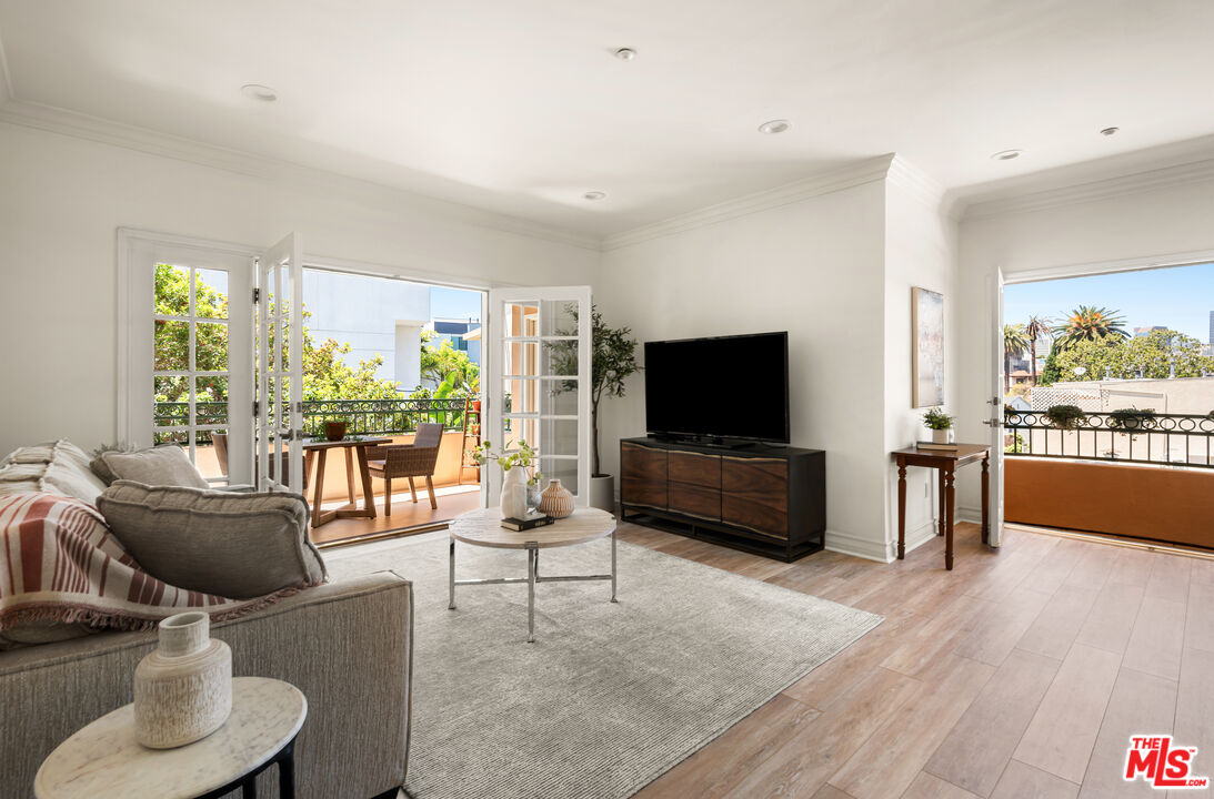 1707 Malcolm Ave Unit: PH400