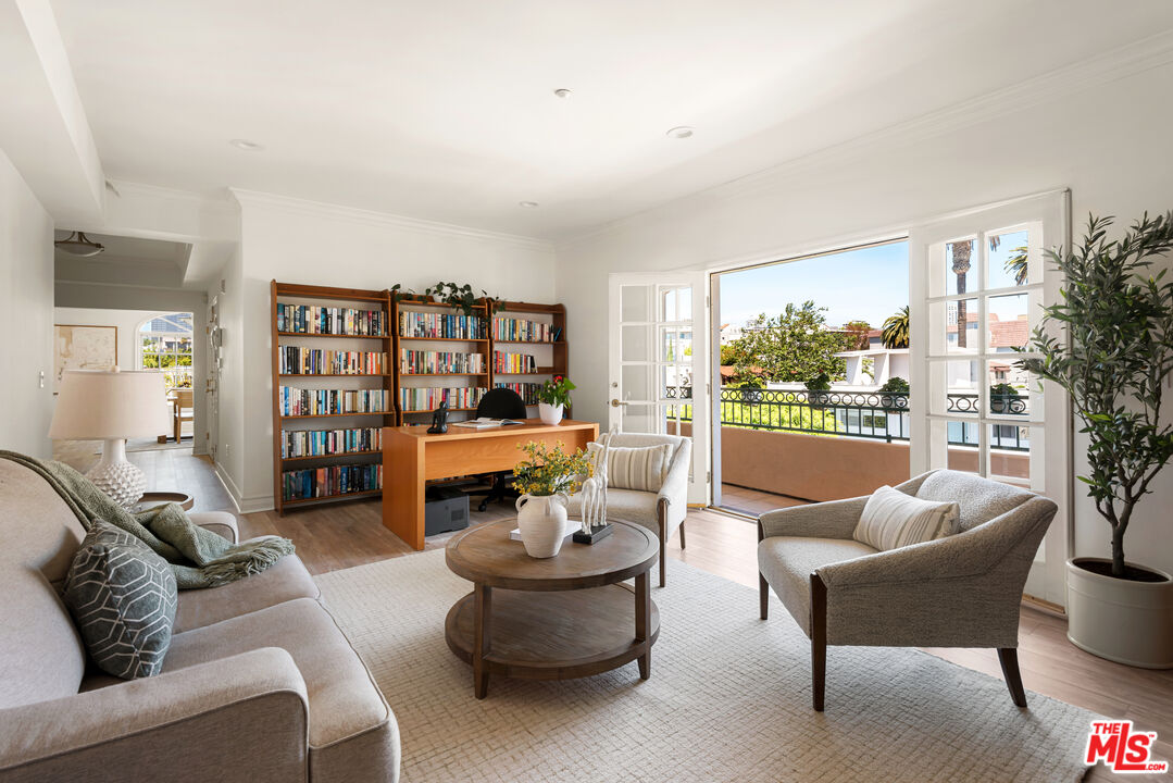 1707 Malcolm Ave Unit: PH400