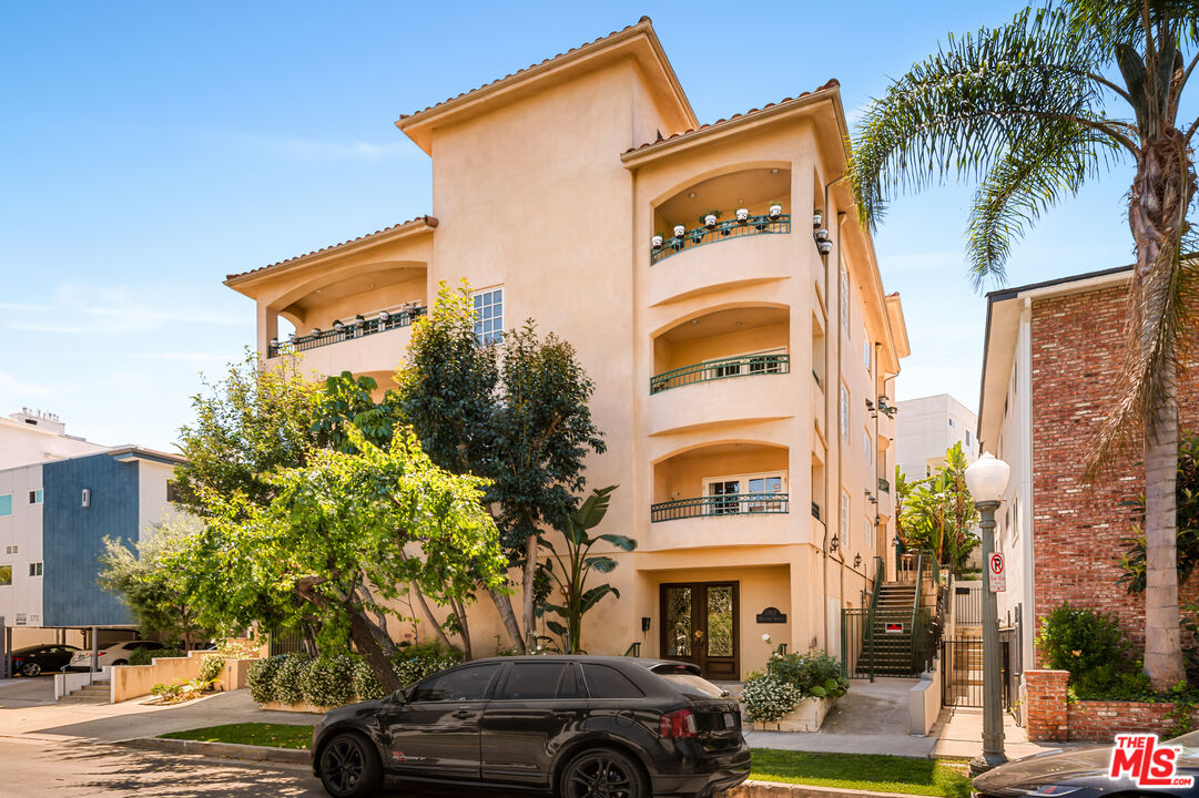 1707 Malcolm Ave Unit: PH400