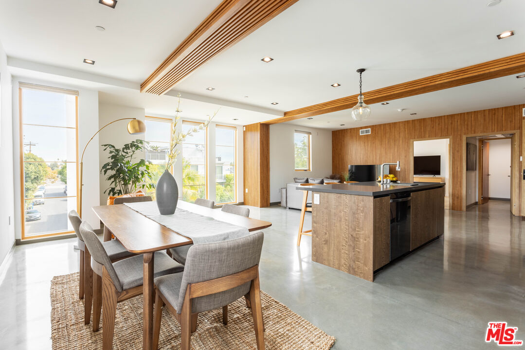 547 N Sweetzer Ave Unit: PH 302