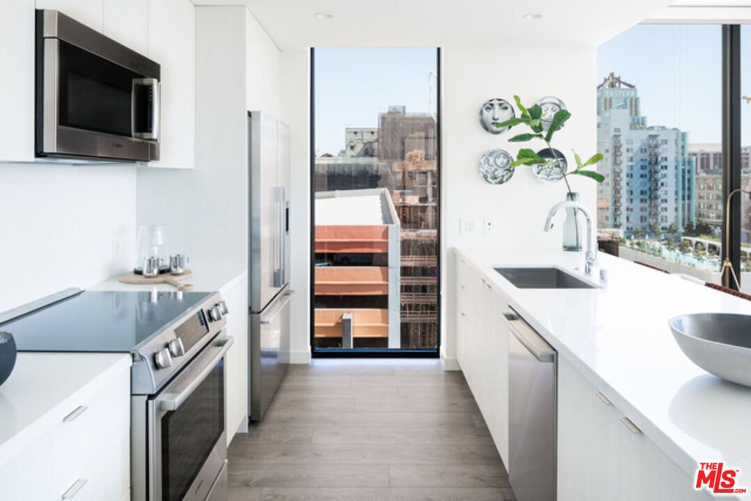 801 S OLIVE ST Unit: PH 8