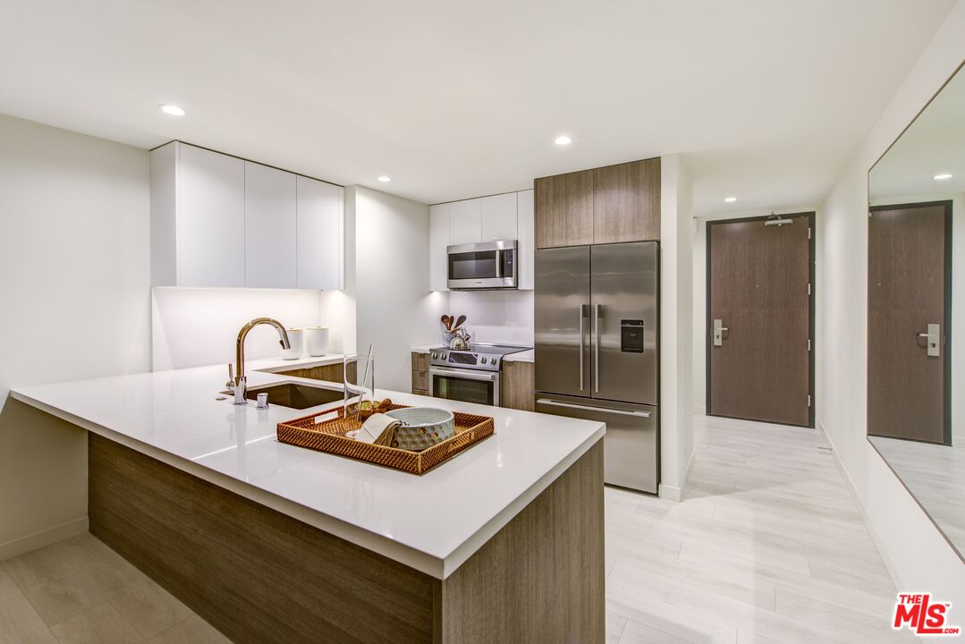 801 S OLIVE ST Unit: PH 8