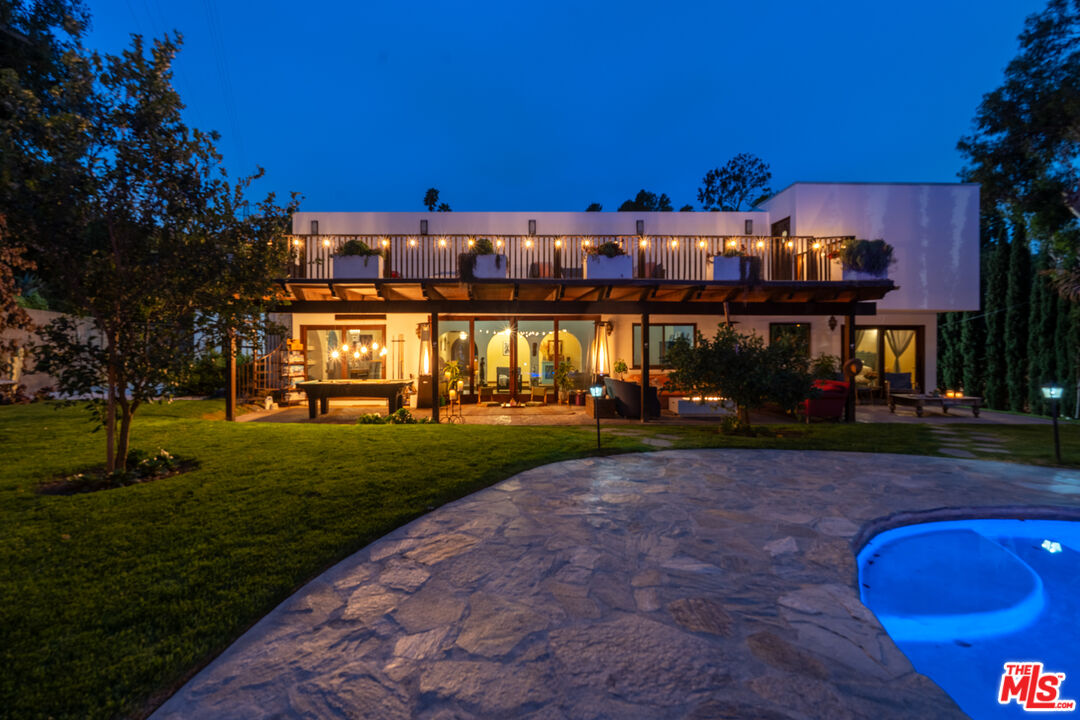 3092 Laurel Canyon Blvd