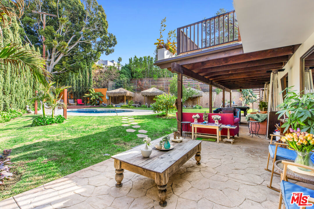 3092 Laurel Canyon Blvd