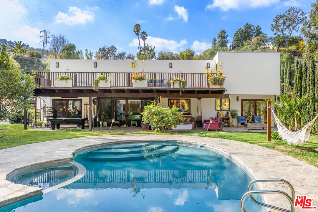 3092 Laurel Canyon Blvd
