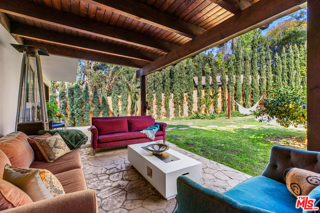 3092 Laurel Canyon Blvd
