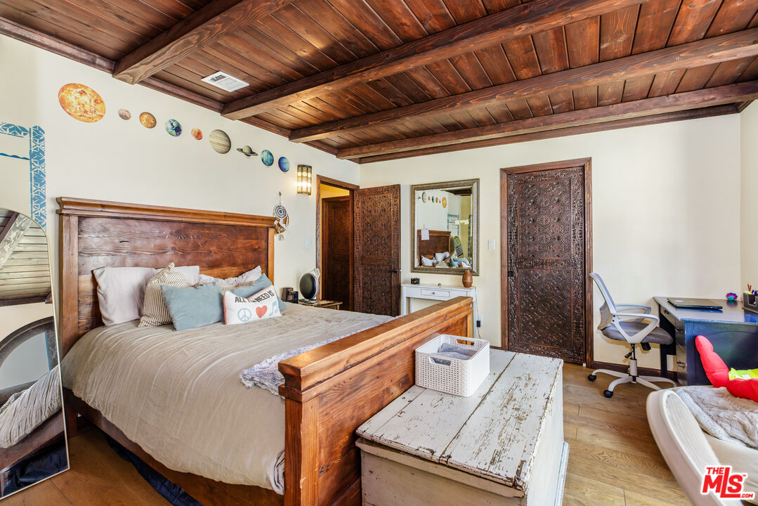 3092 Laurel Canyon Blvd