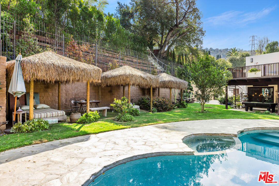 3092 Laurel Canyon Blvd