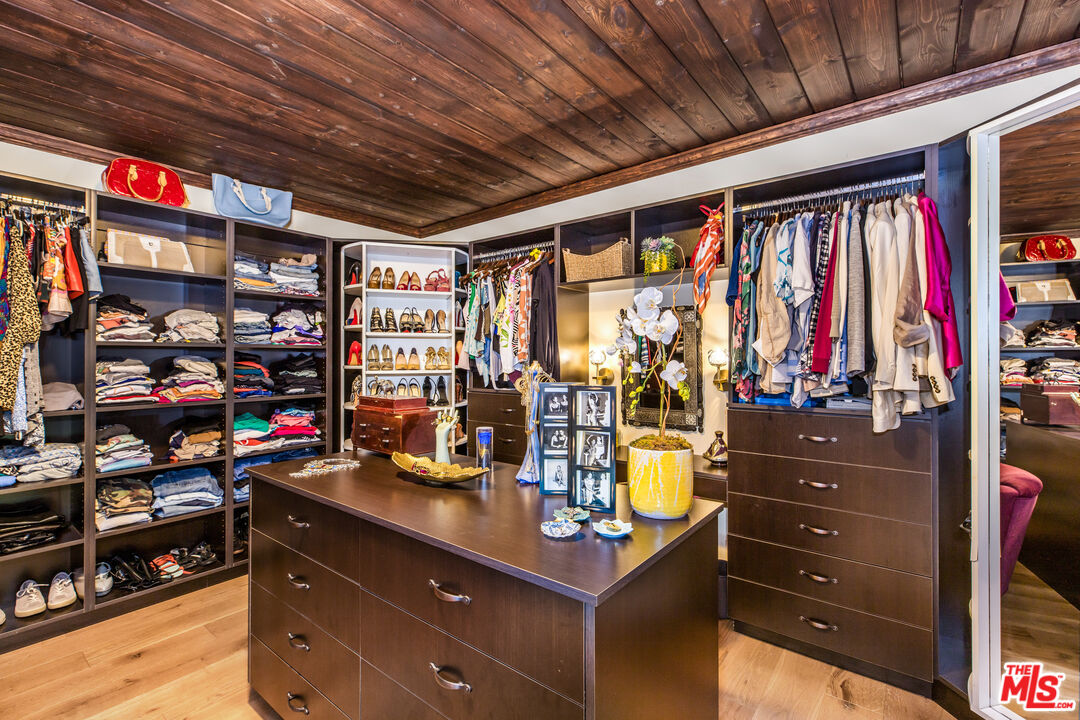 3092 Laurel Canyon Blvd