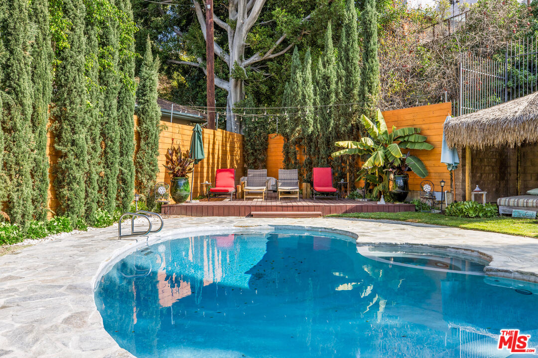 3092 Laurel Canyon Blvd
