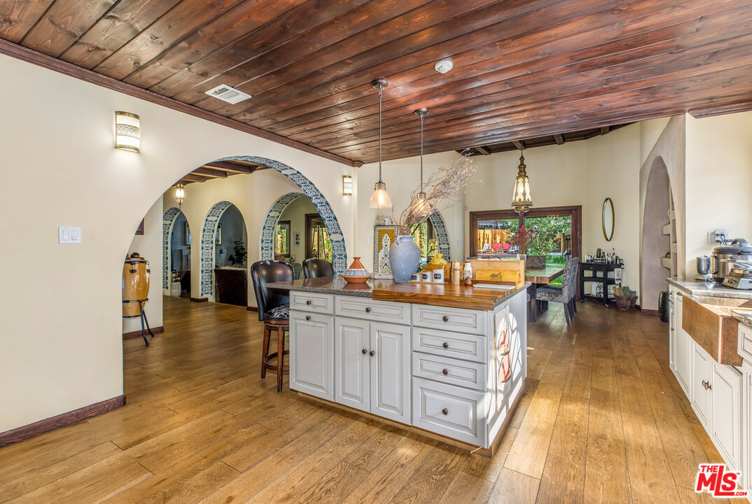 3092 Laurel Canyon Blvd