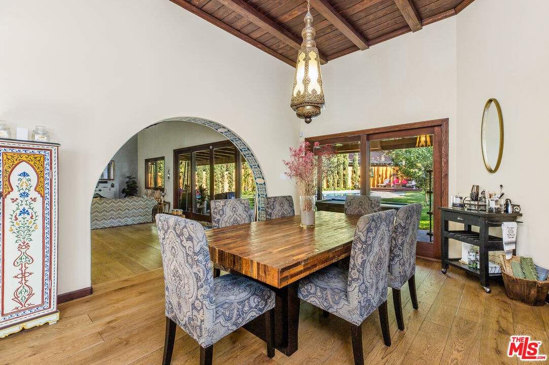 3092 Laurel Canyon Blvd