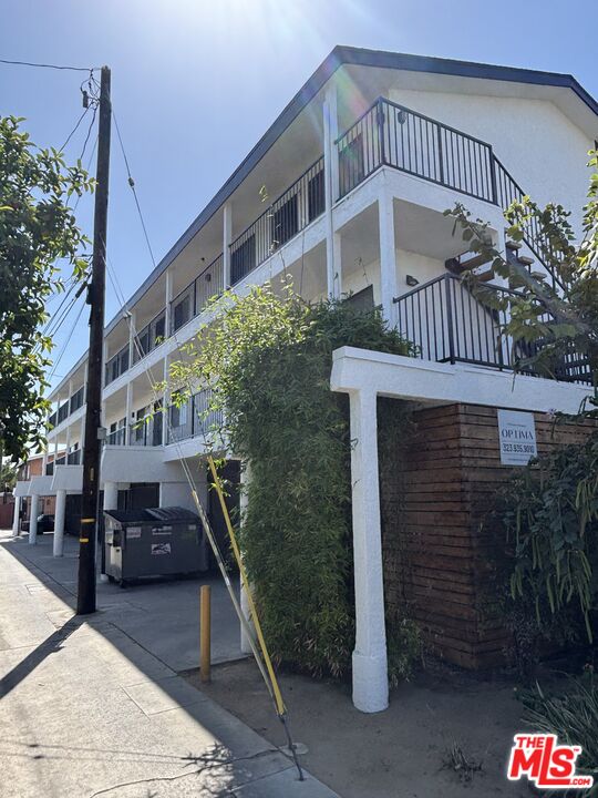 1148 Stanley Ave