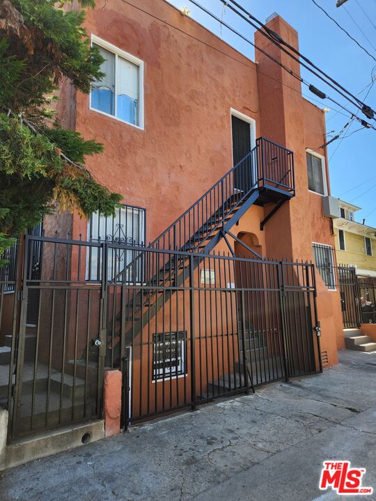 1217 Cedar Ave