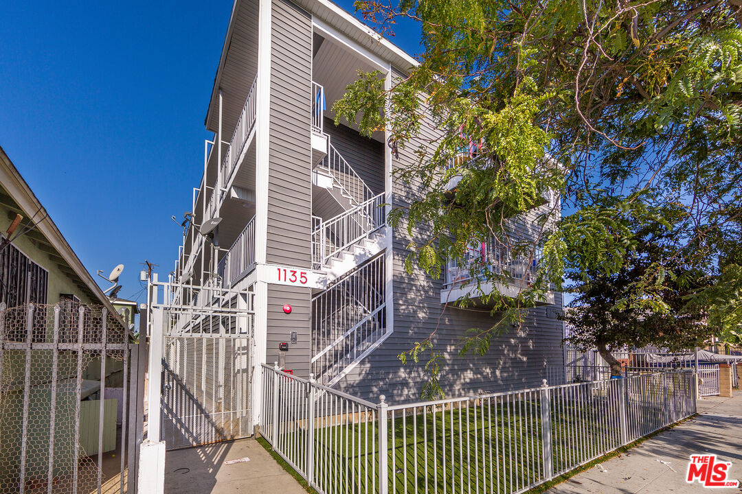 1135 Raymond Ave