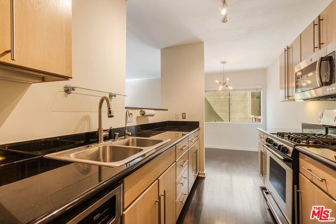 330 S Barrington Ave Unit: 210