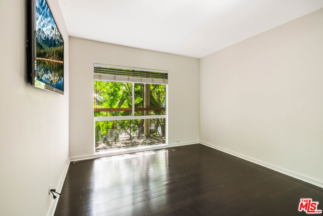 330 S Barrington Ave Unit: 210