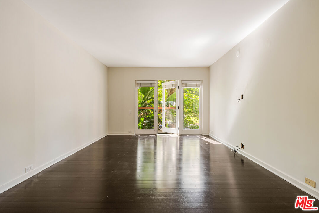 330 S Barrington Ave Unit: 210