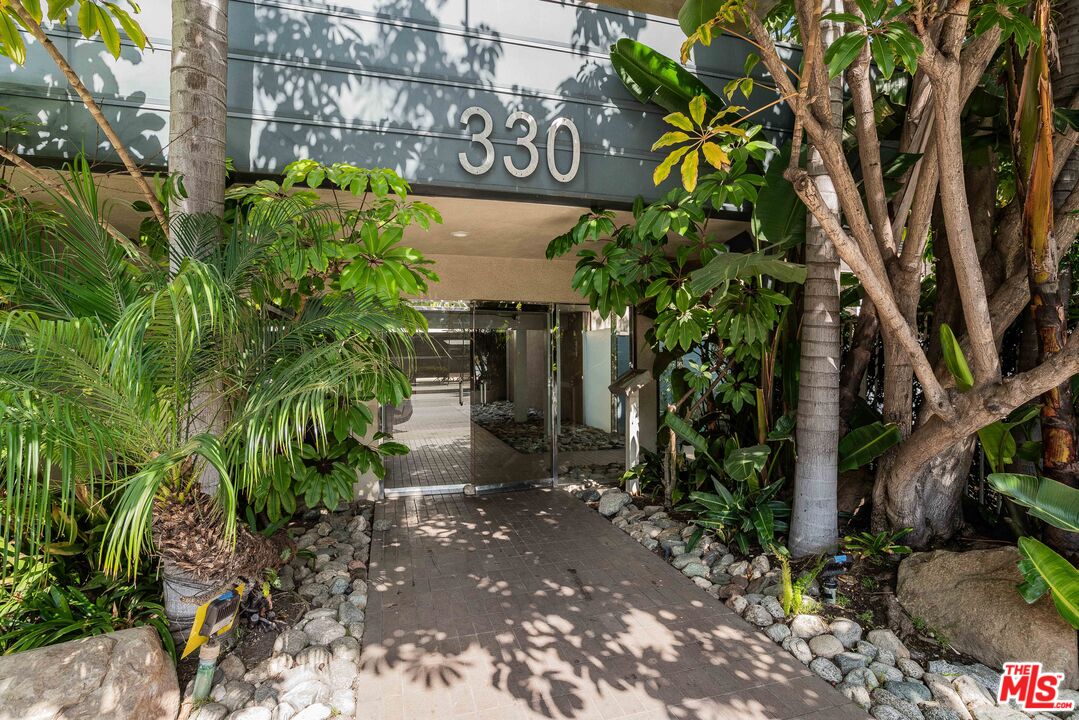 330 S Barrington Ave Unit: 210