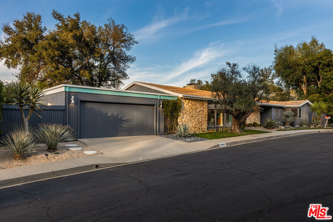 16045 Royal Mount Dr