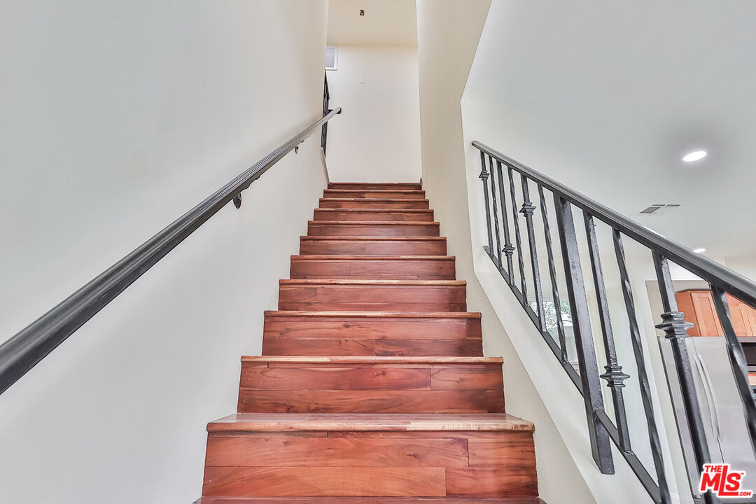 7132 Farralone Ave Unit: 207