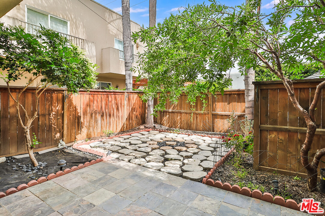 7132 Farralone Ave Unit: 207