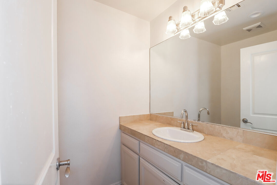 7132 Farralone Ave Unit: 207