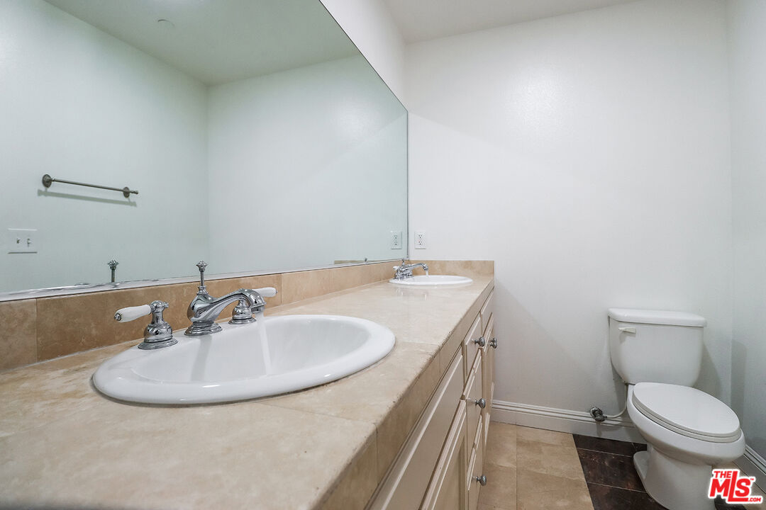 7132 Farralone Ave Unit: 207