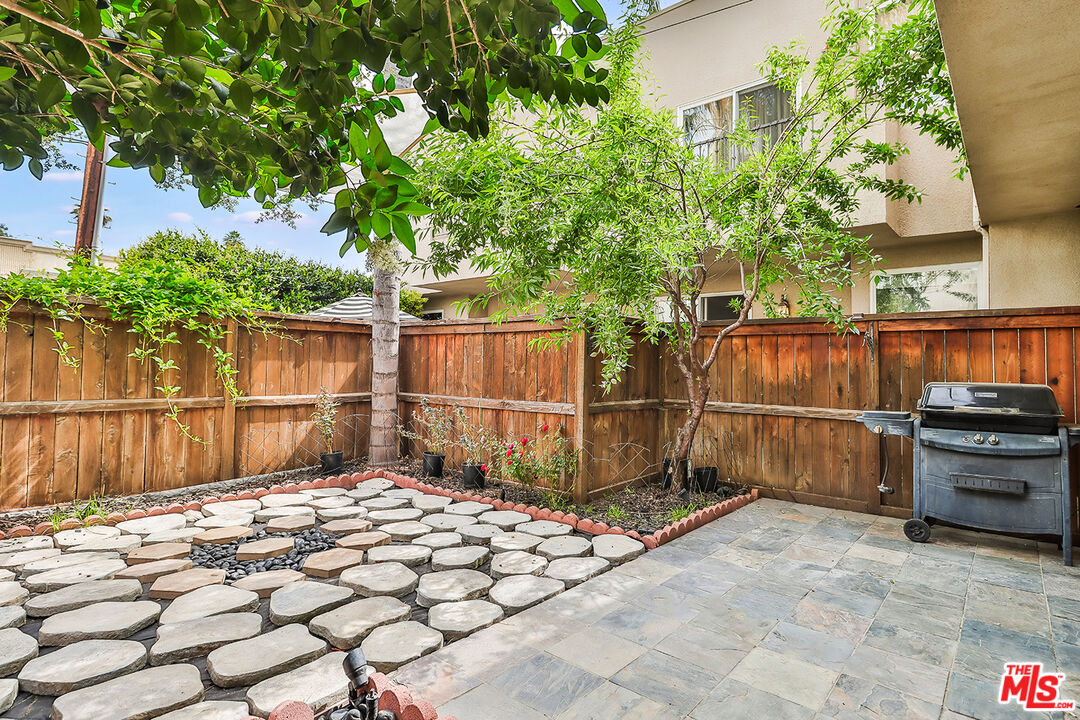 7132 Farralone Ave Unit: 207