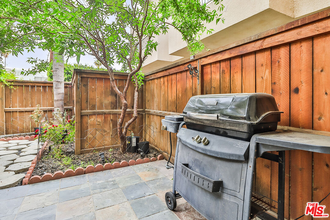 7132 Farralone Ave Unit: 207