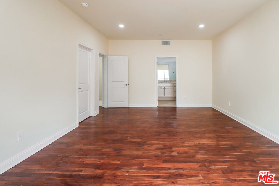 7132 Farralone Ave Unit: 207