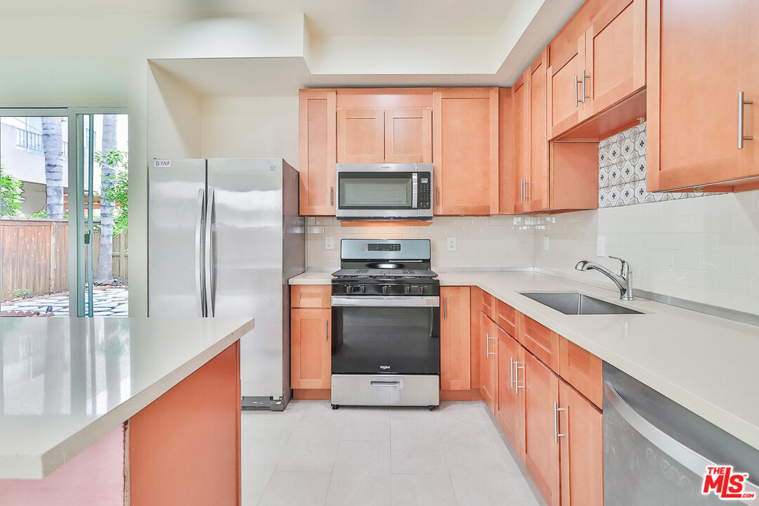 7132 Farralone Ave Unit: 207