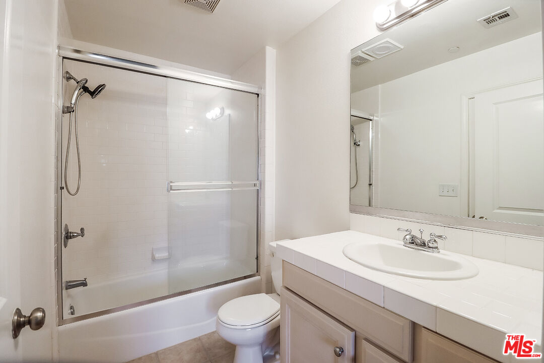 7132 Farralone Ave Unit: 207