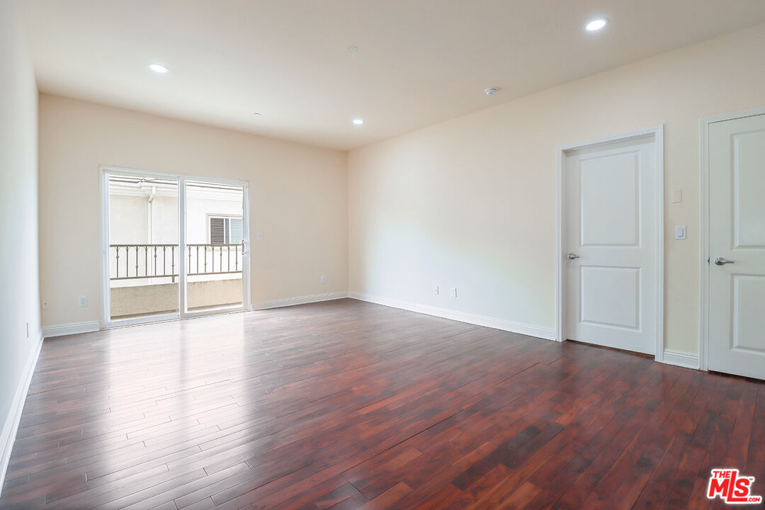 7132 Farralone Ave Unit: 207