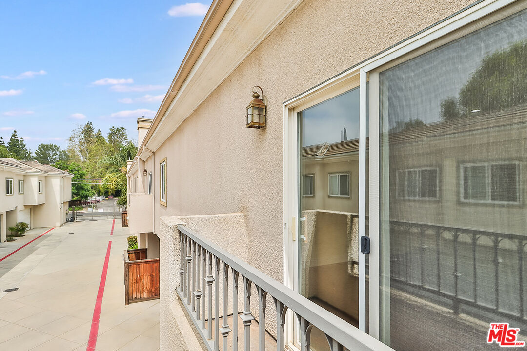 7132 Farralone Ave Unit: 207