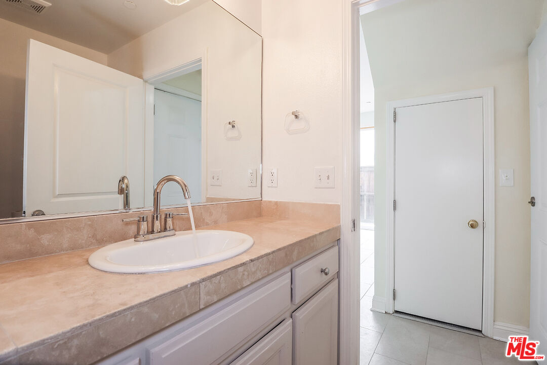 7132 Farralone Ave Unit: 207