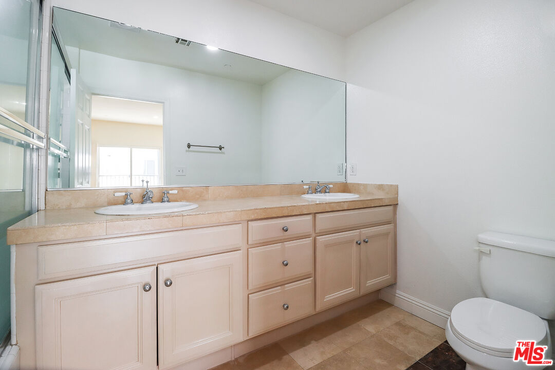 7132 Farralone Ave Unit: 207