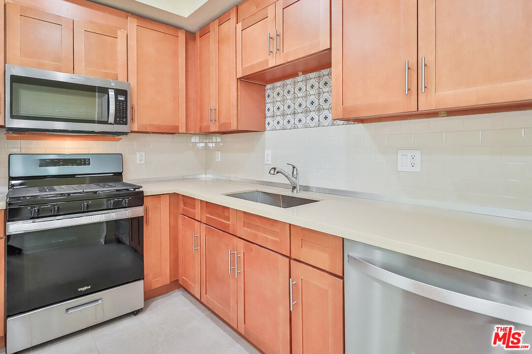 7132 Farralone Ave Unit: 207
