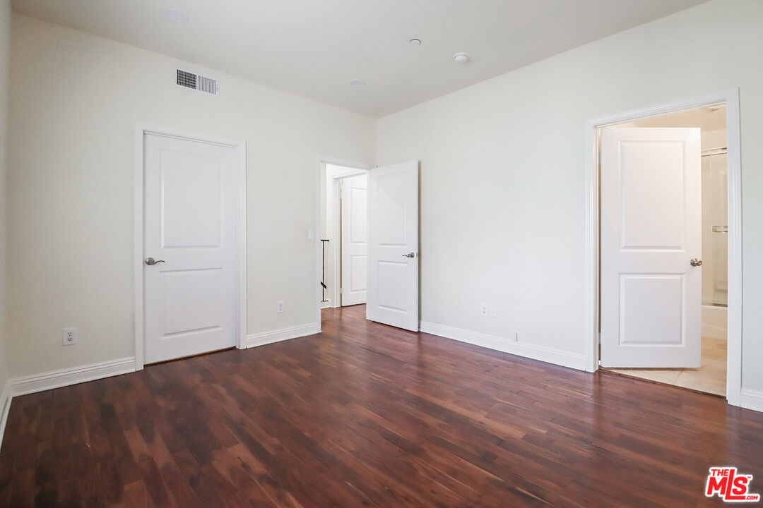 7132 Farralone Ave Unit: 207