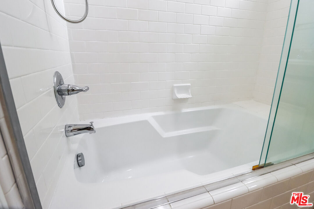 7132 Farralone Ave Unit: 207