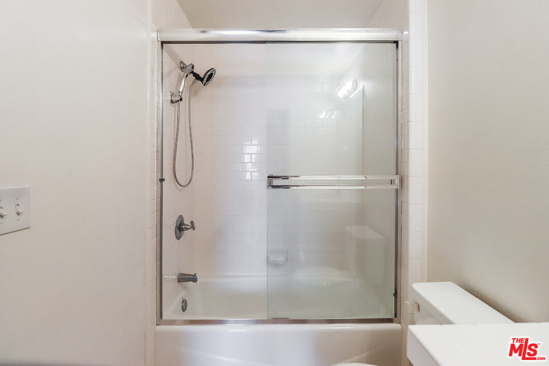 7132 Farralone Ave Unit: 207