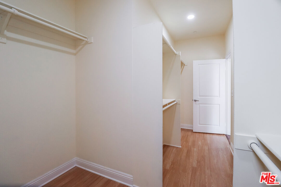 7132 Farralone Ave Unit: 207