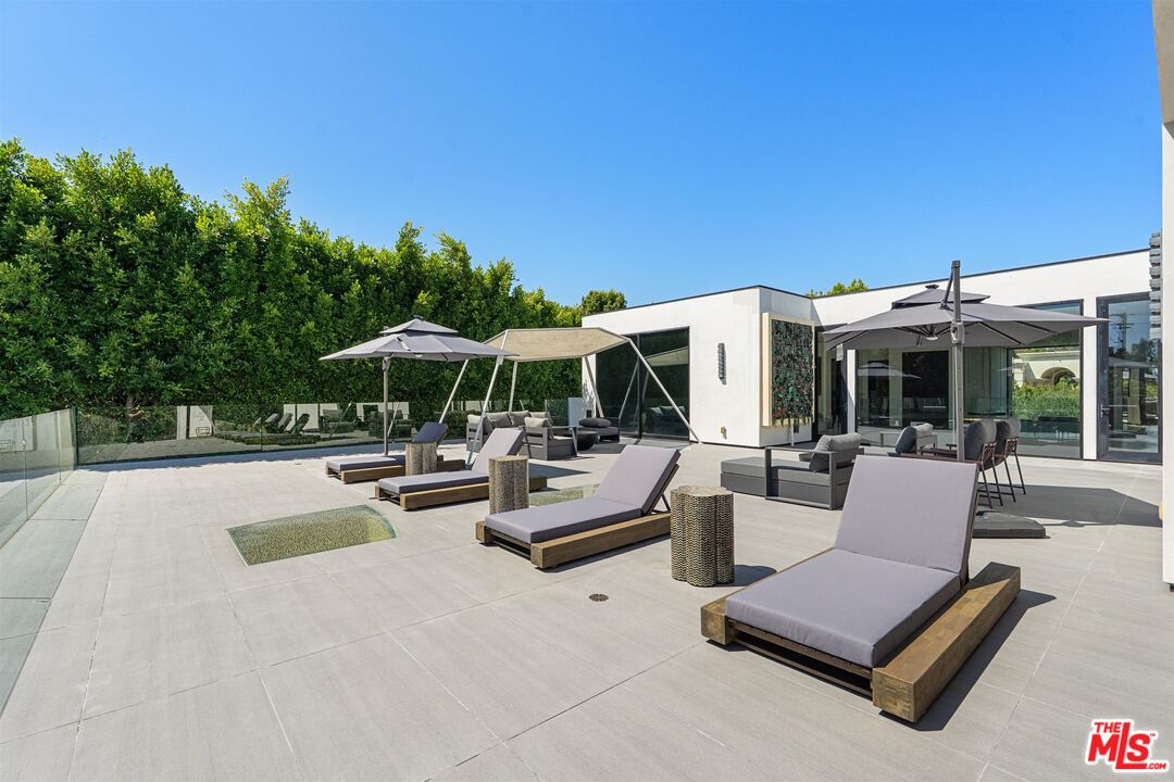 809 N Rexford Dr