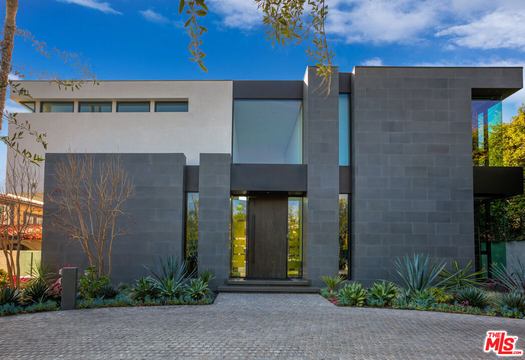 809 N Rexford Dr