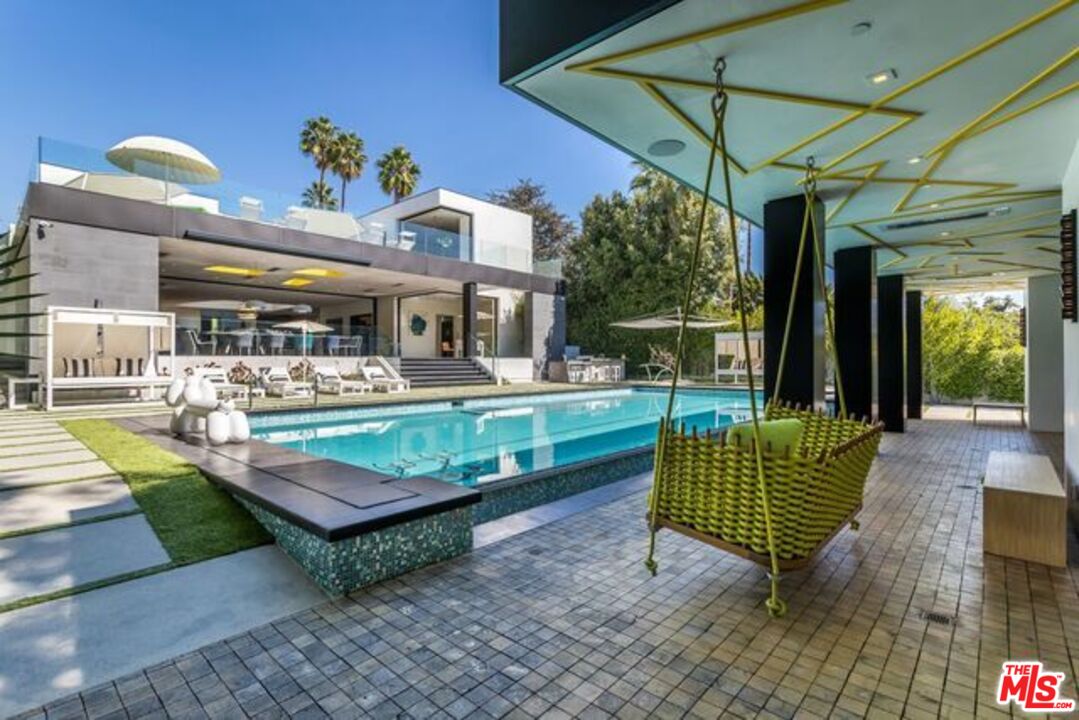 809 N Rexford Dr
