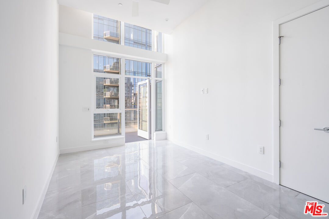 1201 S Hope St Unit: 3904