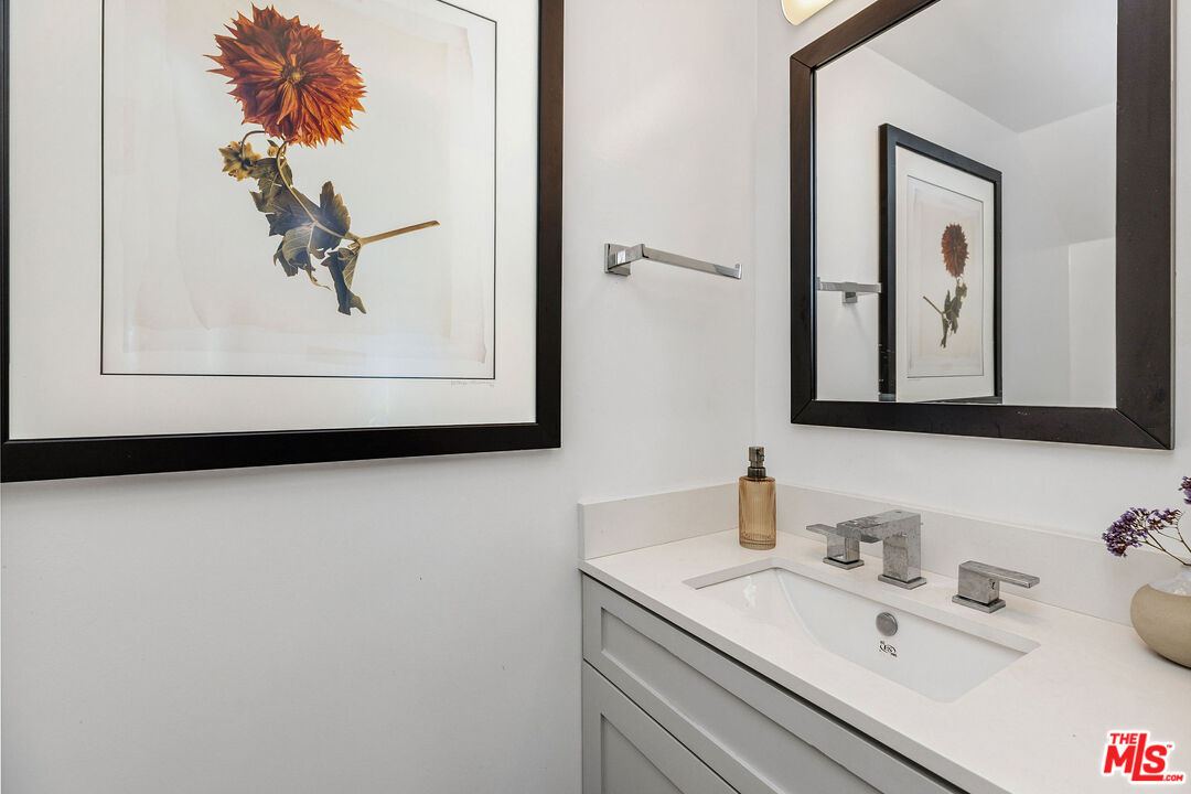 2147 N Beachwood Dr Unit: 6