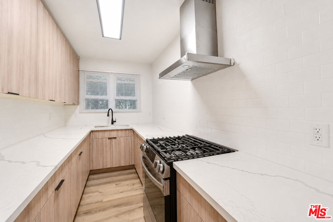 308 S Reeves Dr Unit: 310B
