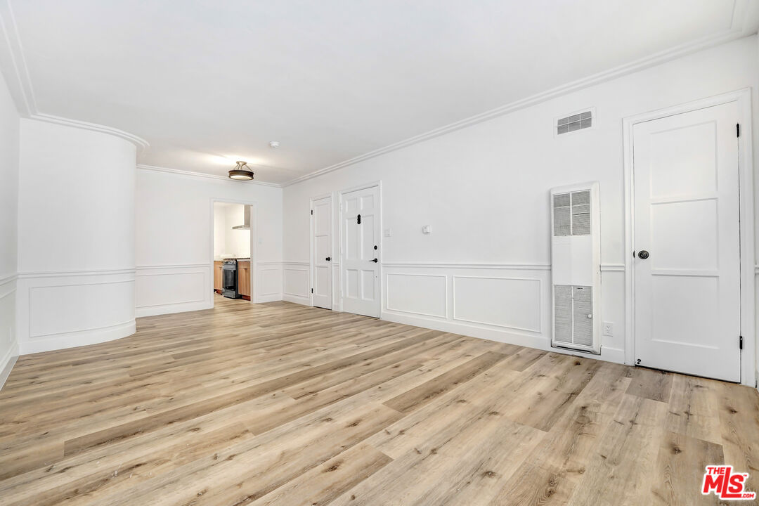 308 S Reeves Dr Unit: 310B
